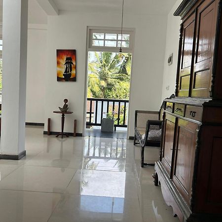 White House & Sea Food Restaurant Hostel Hikkaduwa Exterior photo
