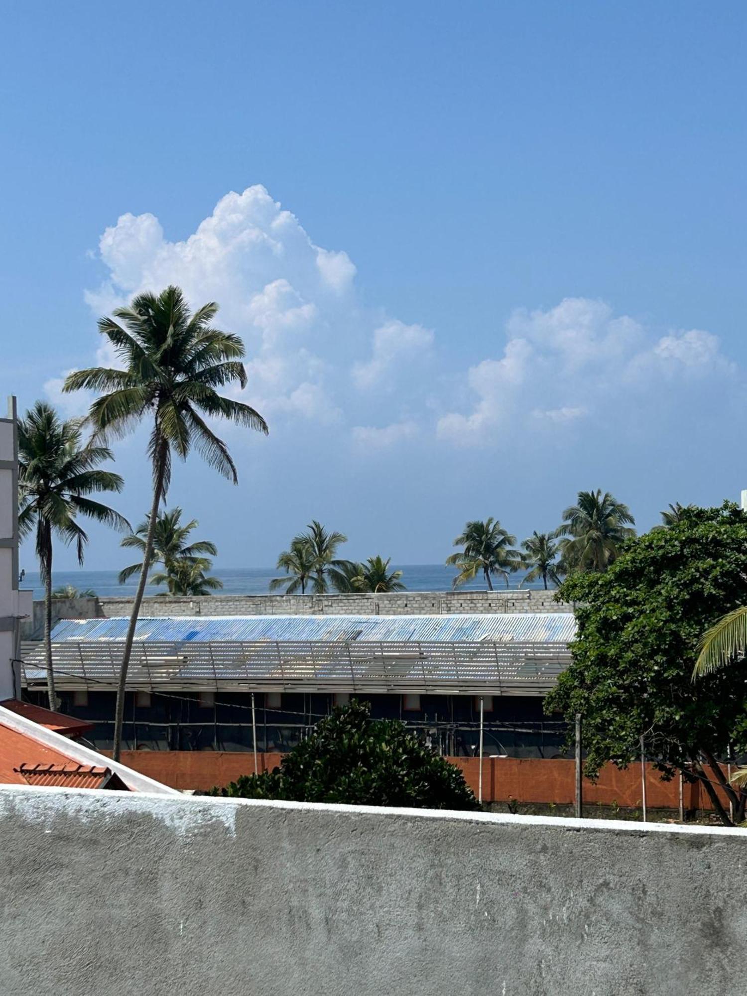 White House & Sea Food Restaurant Hostel Hikkaduwa Exterior photo